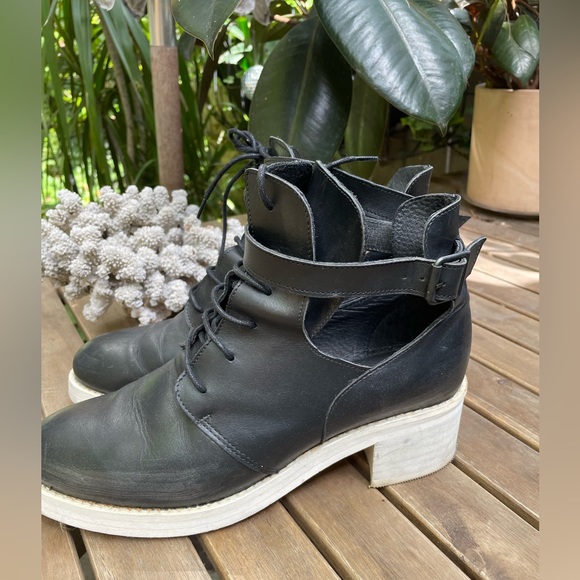 Topshop Leather laceup cut out booties - Picture 2 of 6